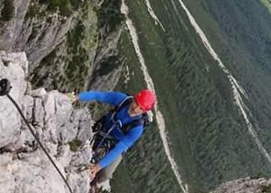 Imagen secundaria 1 - Luis Romero: «Me he encontrado a gente guiándose por YouTube para saber cómo escalar una pared»