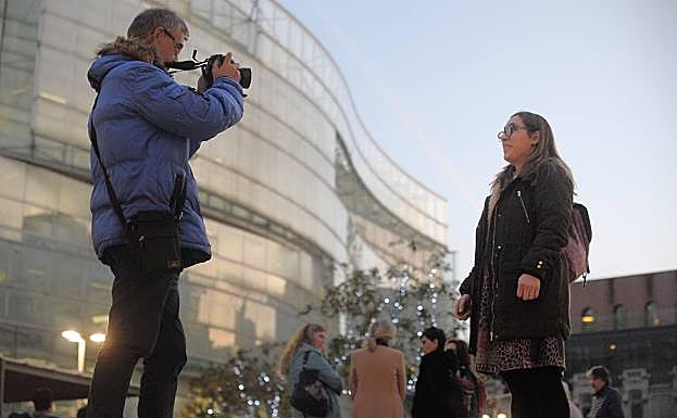 La principal afición de Javier es la fotografía.
