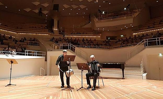Aitor Amibilia y Josean Ontoria, en la Filarmónica de Berlín. 