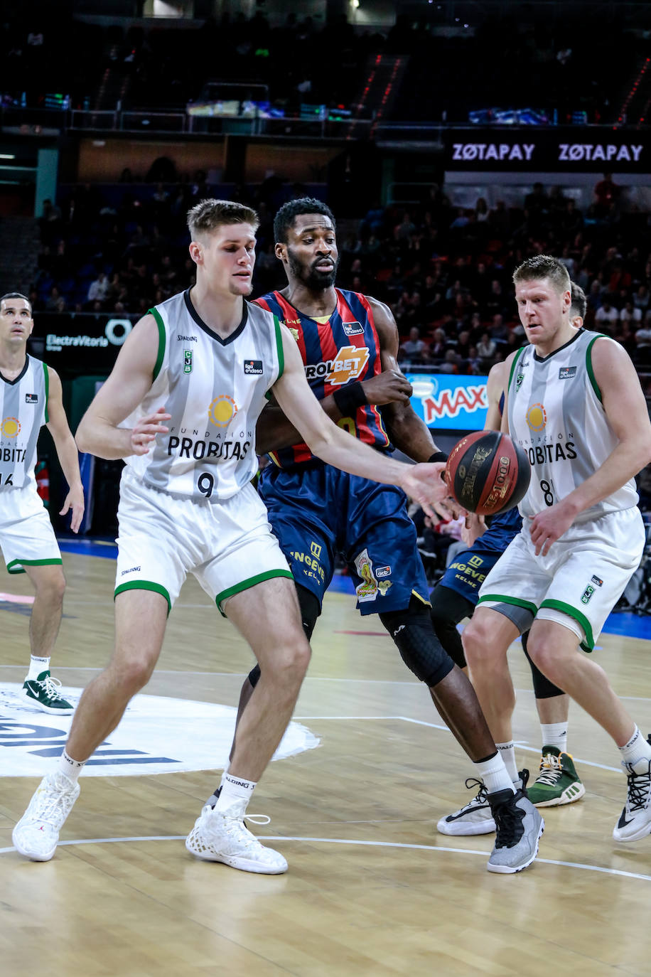 Fotos: LAs mejores imágenes del Baskonia - Joventut de la Liga Endesa 2019