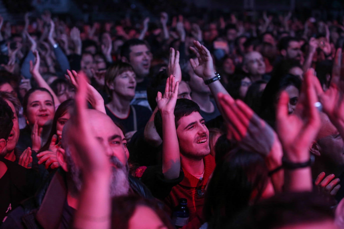Fotos: El concierto de Bryan Adams en el BEC, en imágenes
