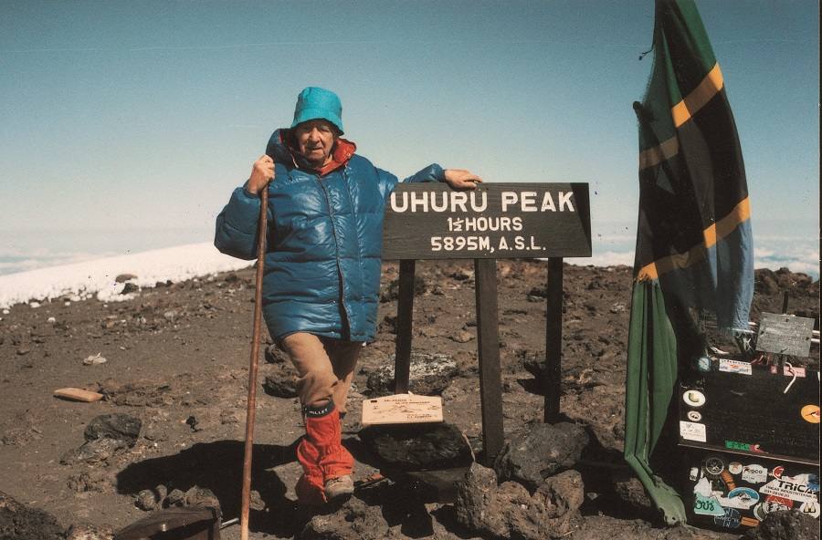 Sheve Peña en la cumbre del Kilimanjaro en 1995.