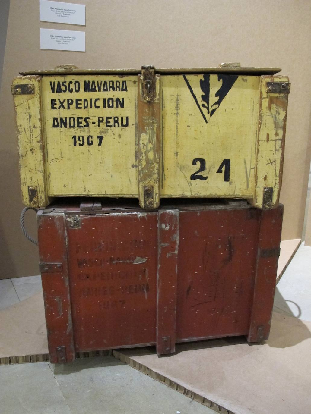 Cajas de material de la expedición vasca a los Andes en 1967.