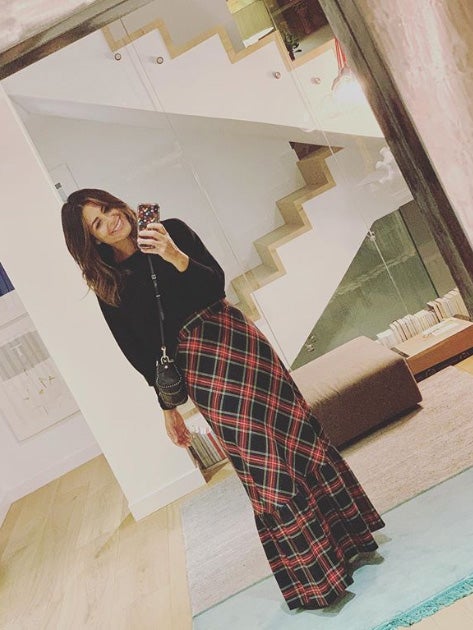 Fotos: Nuria Roca tiene la falda de cuadros que te hará parecer más alta