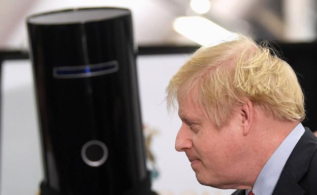 Lord Buckethead también acudió al acto.