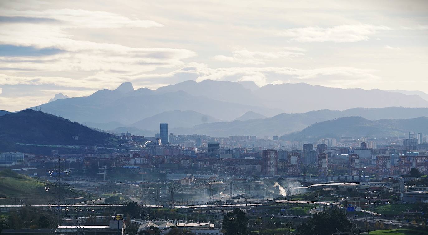 Nubes y claros en Bizkaia.