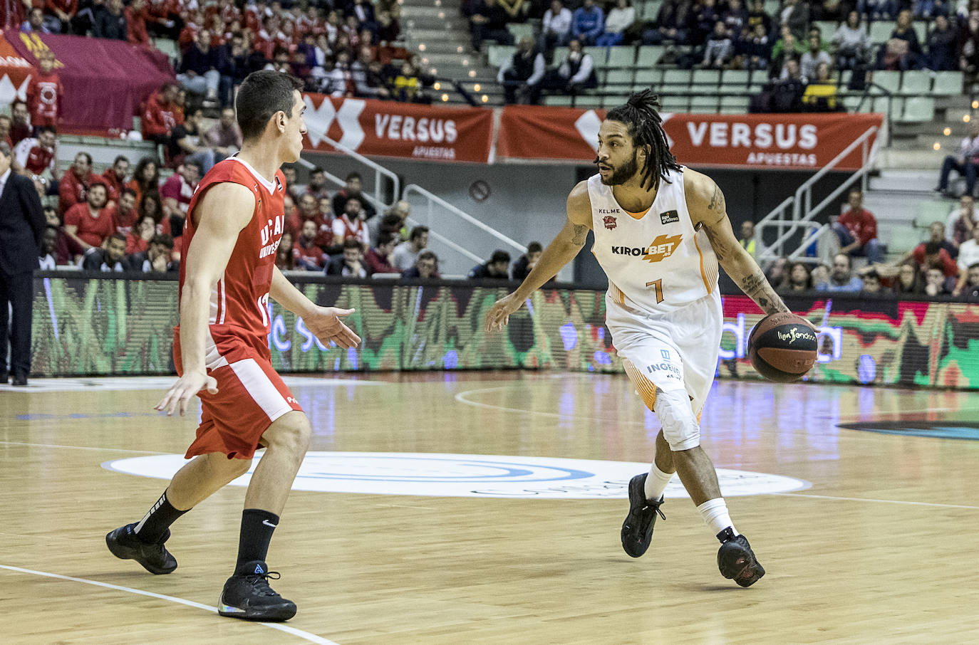 Fotos: Las mejores imágenes del partido entre el UCAM Murcia y el Baskonia