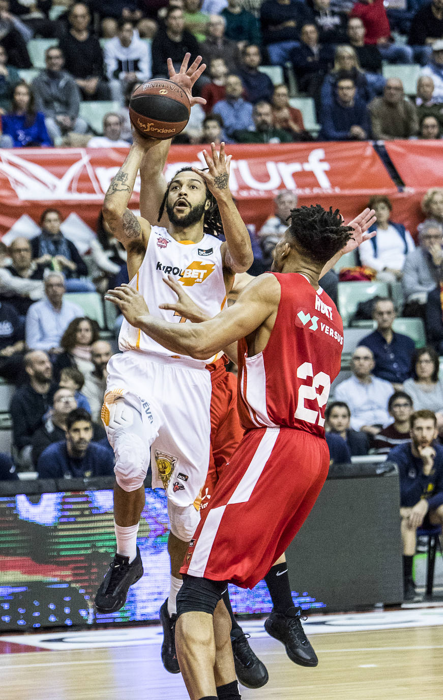 Fotos: Las mejores imágenes del partido entre el UCAM Murcia y el Baskonia