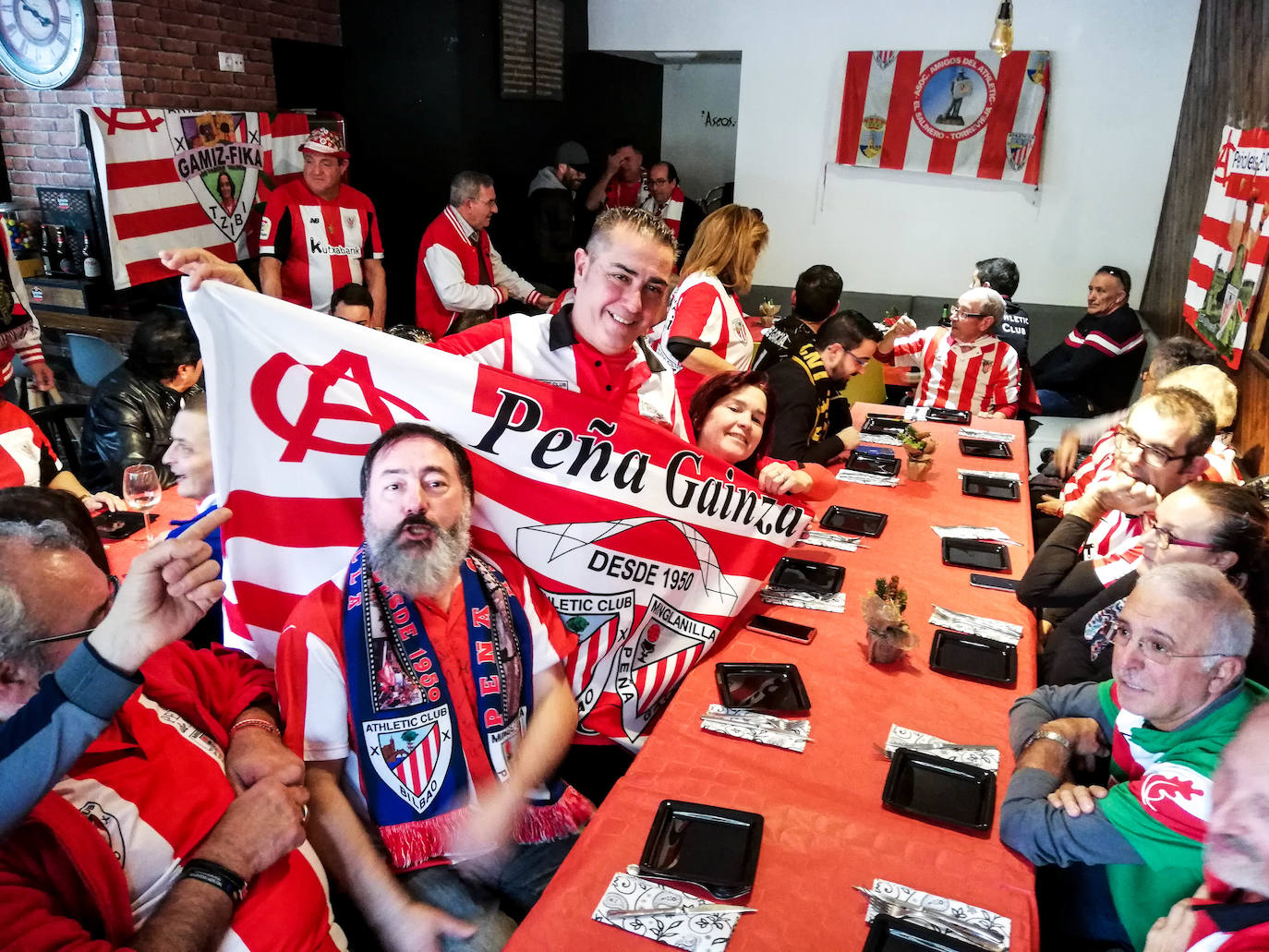 Aficionados al Athletic de muchos puntos de España se dan cita en Alicante