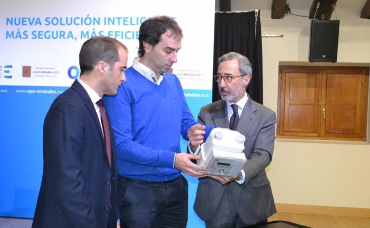 Iñigo Ansola, Ekaitz Mentxaka y Javier Contreras, durante la presentación. 