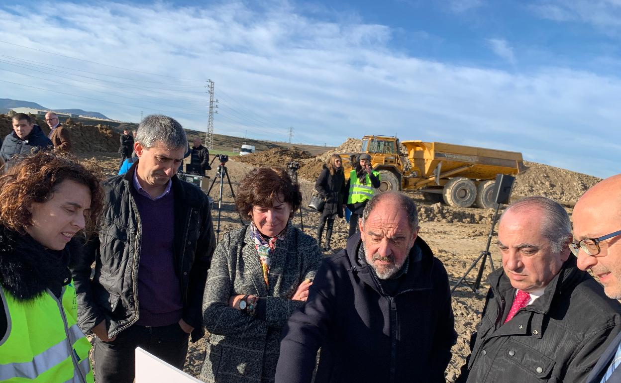 Saiz Lanchares, Moreno, Martínez Cabredo, Arriola y Galera, en la obra. 