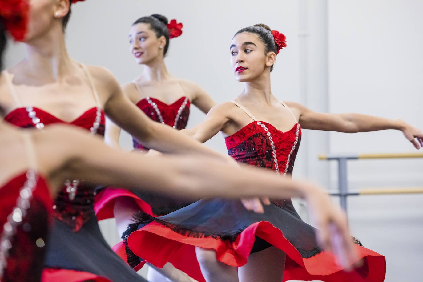 Fotos: Alumnos del conservatorio de danza ensayan &#039;El Cascanueces&#039; de la mano del Ballet de San Petersburgo