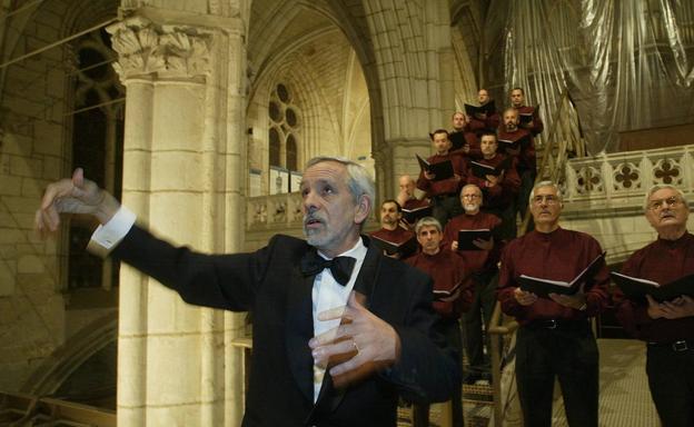 Ismael Fernández de la Cuesta dirige el Coro de Canto Gregoriano de España. 