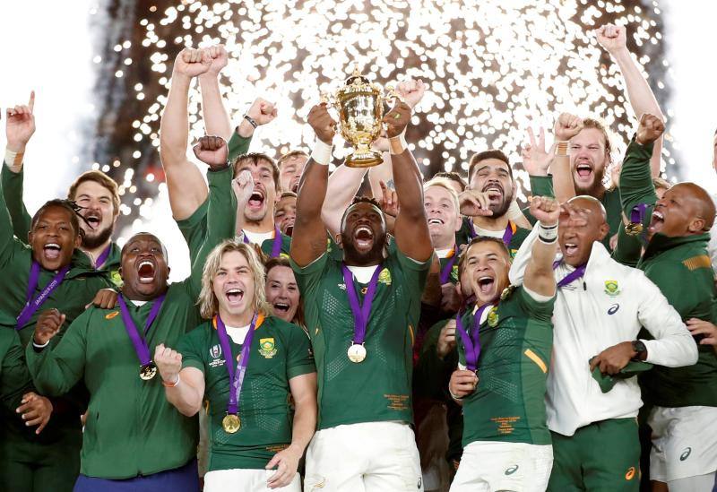 La selección de Sudáfrica celebra el Mundial de Rugby en Japón tras derrotar a Inglaterra. 2 de noviembre de 2019.