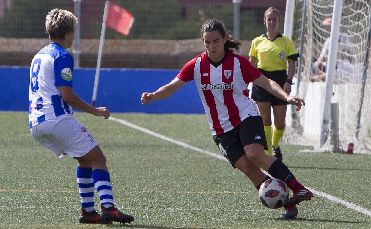 Eunate controlando el balón en casa del Sporting de Huelva el pasado curso. 