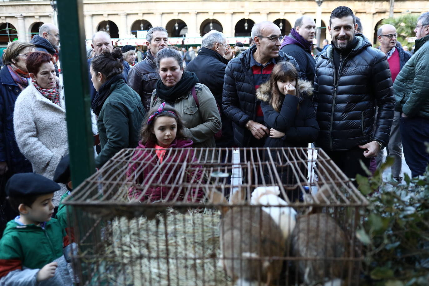Los 'peques' también se han acercado al recinto con sus aitas.