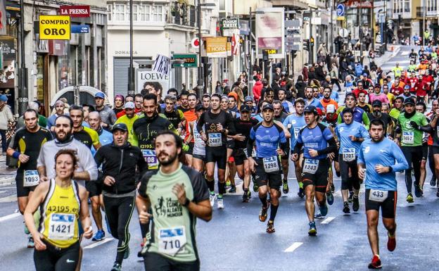 Los atletas volverán a tomar las calles de la capital alavesa. 