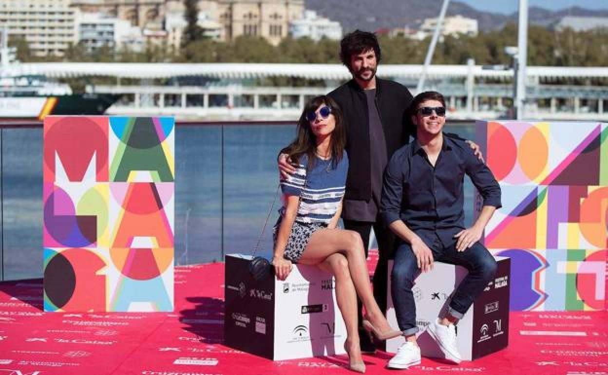 Mikel Rueda Maribel Verdu eta German Alcarazu aktoreekin izan da Malagako Zinemaldian filma aurkeztu ondoren. 