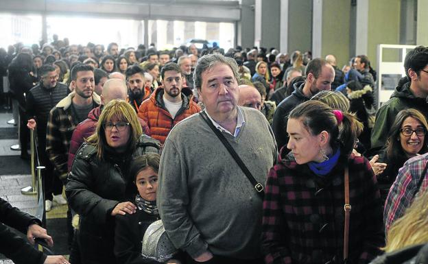 Los empleados de la estación del Casco Viejo tuvieron que controlar el tránsito peatonal en la estación del Casco Viejo.