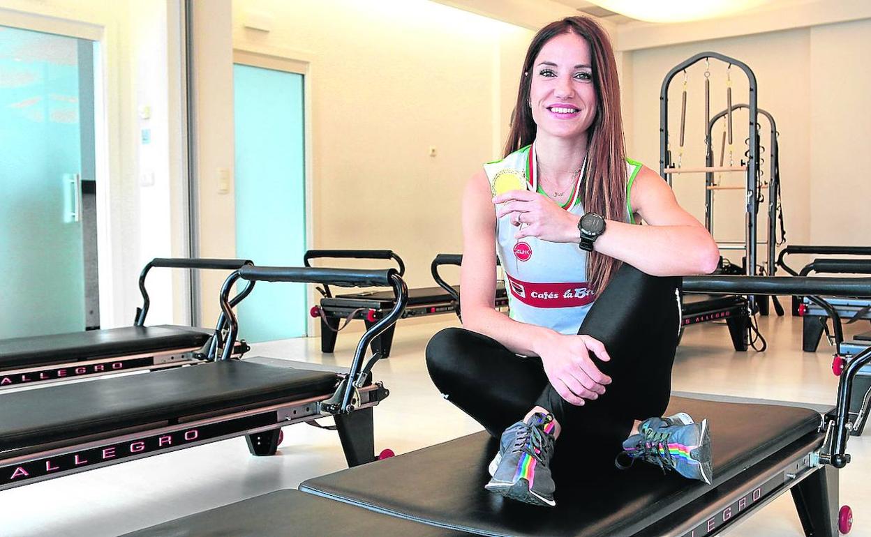 María Cano descansa en un gimnasio donde suele entrenar. 