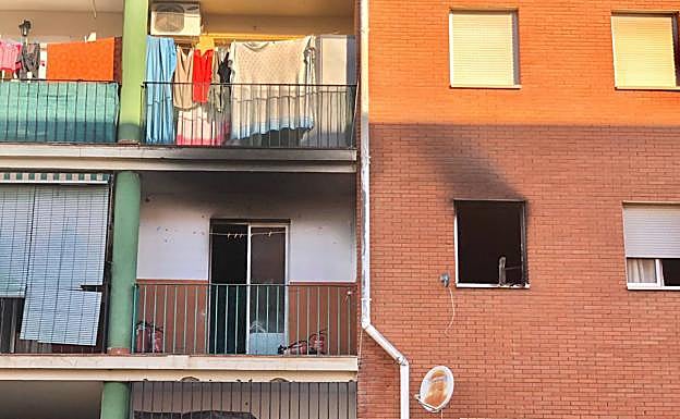 Exterior de la vivienda en la que se ha registrado el incendio. 