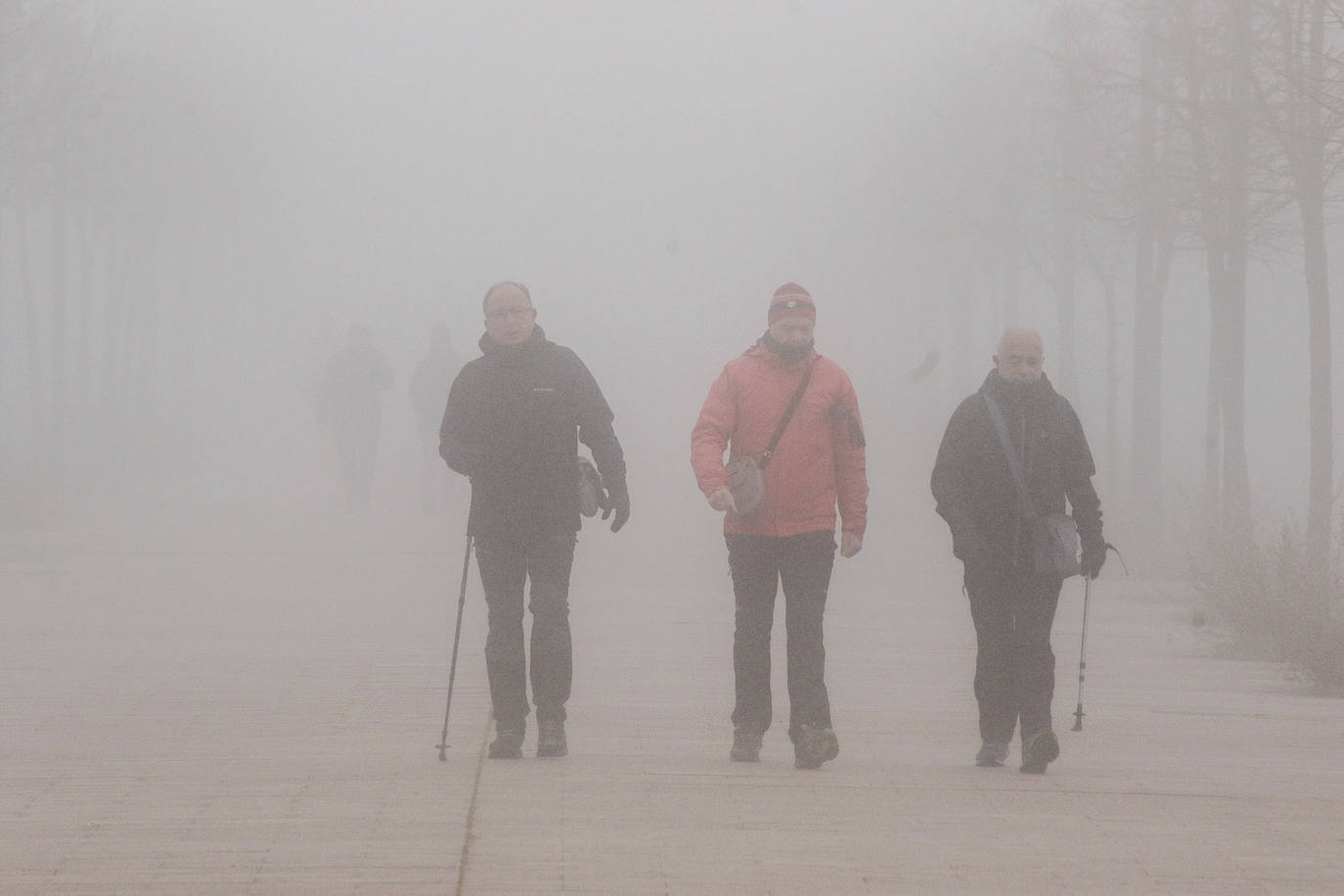 Fotos: Vitoria bajo la niebla