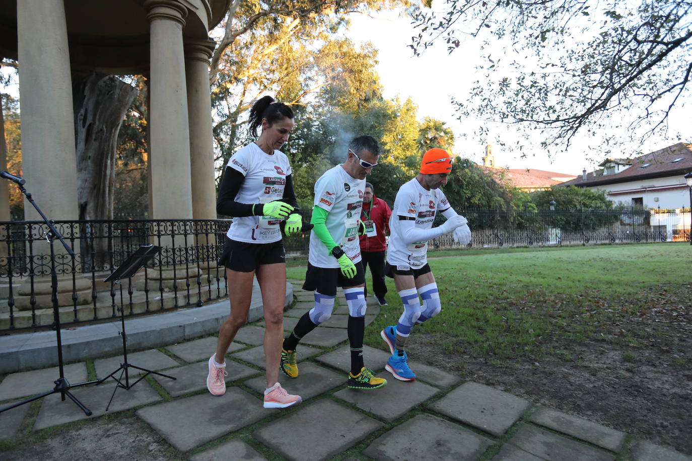 Fotos: 42 kilómetros dando vueltas al Árbol de Gernika: maratón solidario