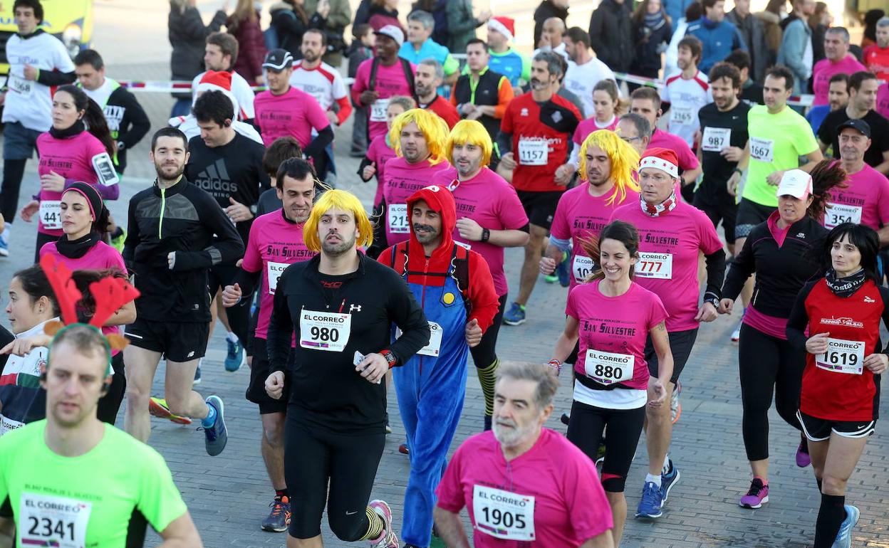 La San Silvestre de Rekalde-Bilbao se ha convertido en la más numerosa de Bizkaia con más de 2.400 participantes. 