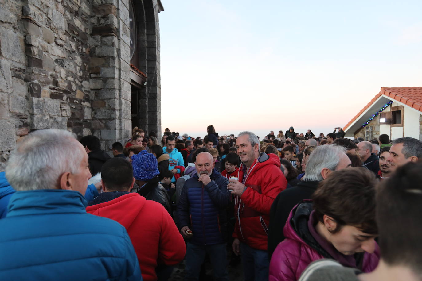 Fotos: La última misa del año en Gaztelugatxe