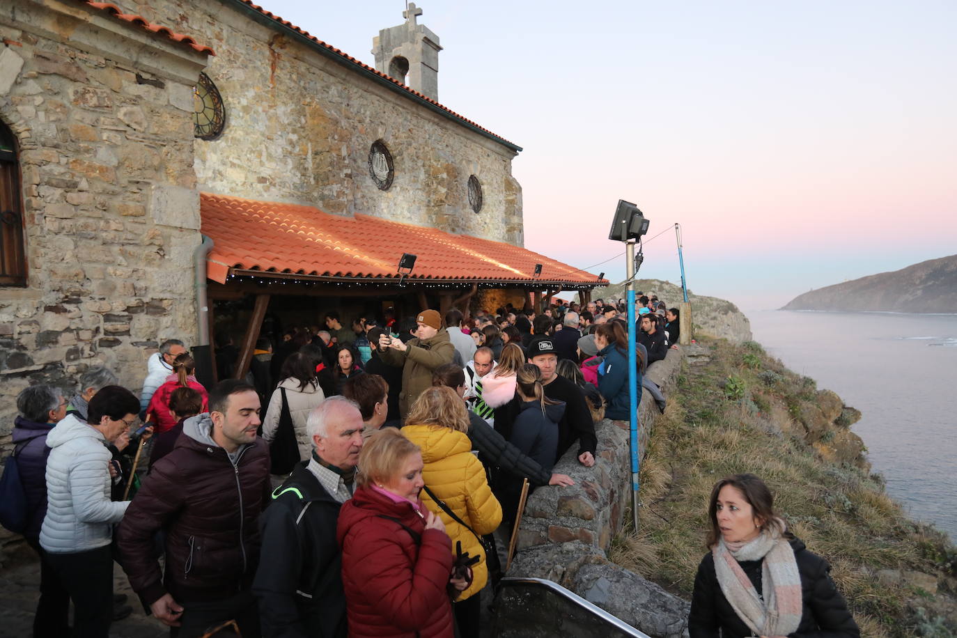 Fotos: La última misa del año en Gaztelugatxe