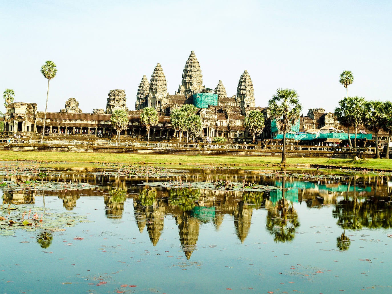 Con el comienzo de año llega el momento para organizar la agenda y pensar en escapadas. Estas son algunas opciones para planificar tus viajes este 2020 y descubrir lugares fascinantes que puede que no hayas visitado, como Angkor (en la imagen). 