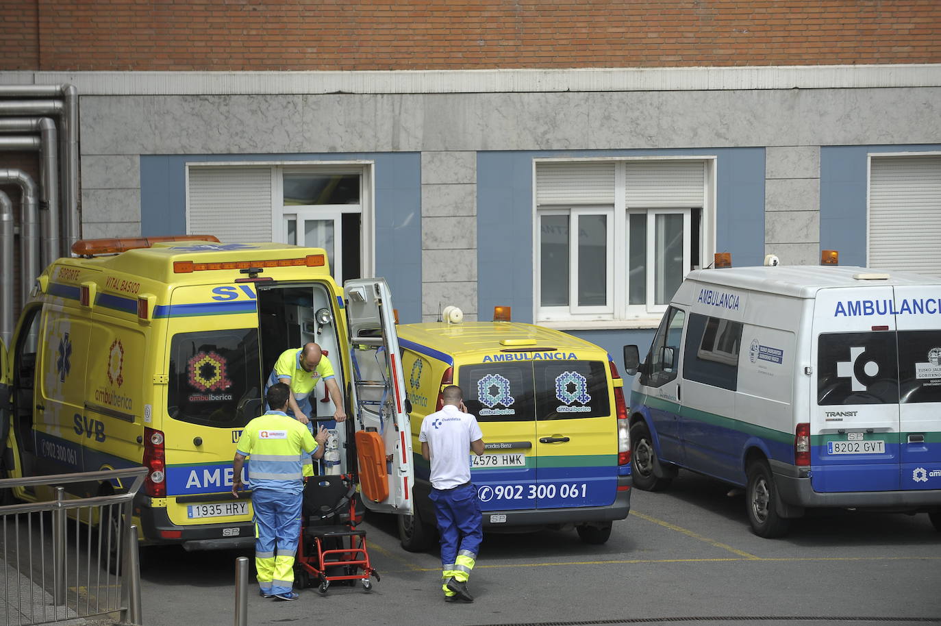 Ambulancias de Ambuibérica, en Cruces.