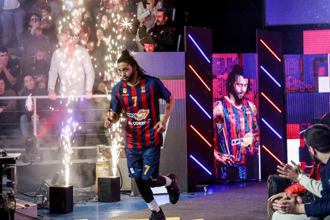 Fotos: Las mejores imágenes del Baskonia - Barcelona de Euroliga 2019