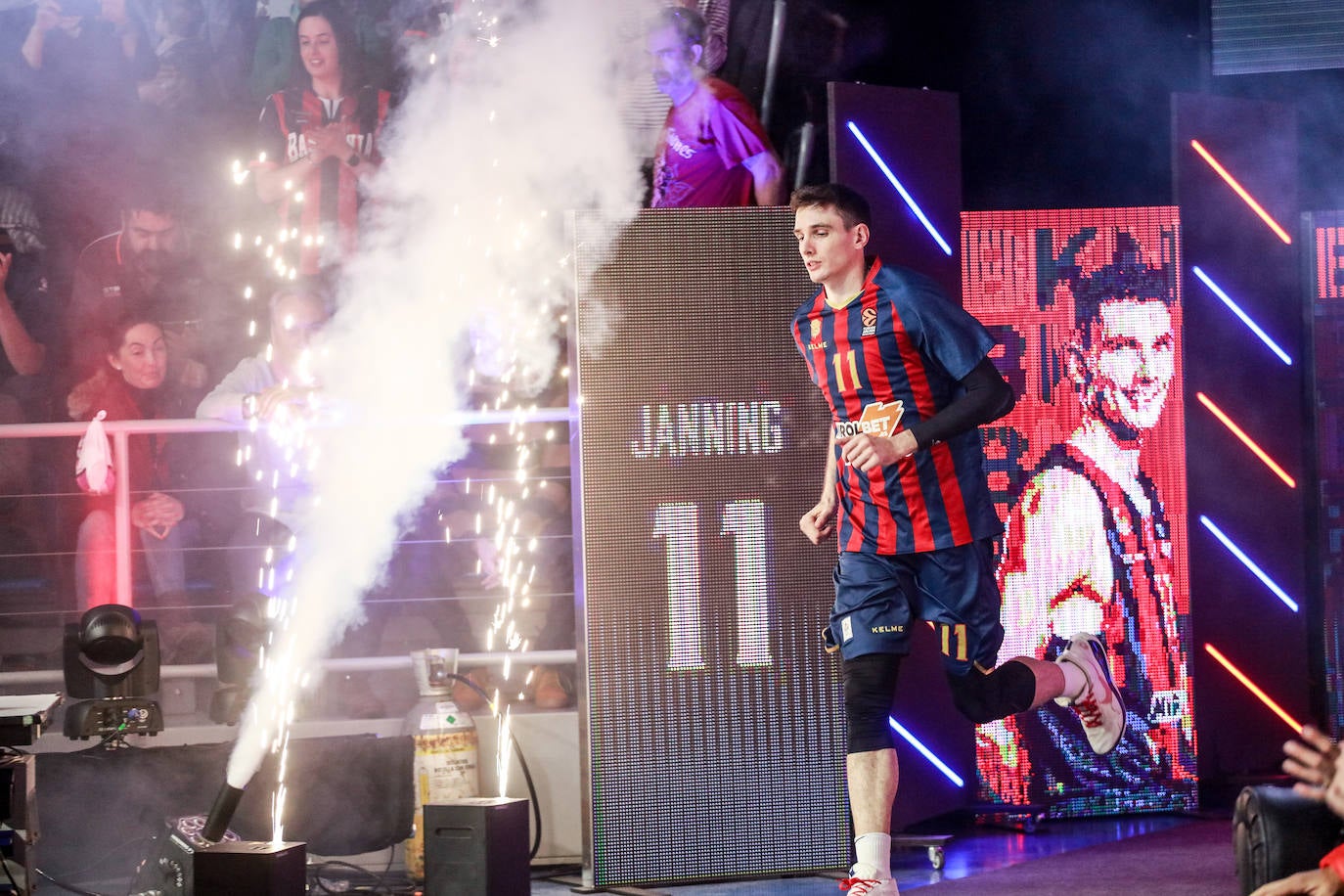 Fotos: Las mejores imágenes del Baskonia - Barcelona de Euroliga 2019