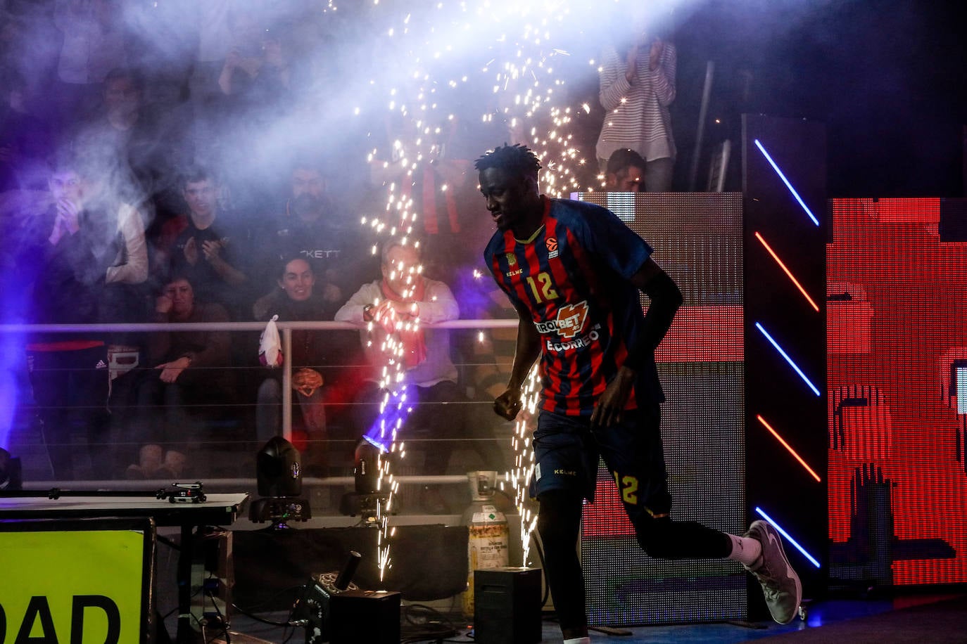 Fotos: Las mejores imágenes del Baskonia - Barcelona de Euroliga 2019