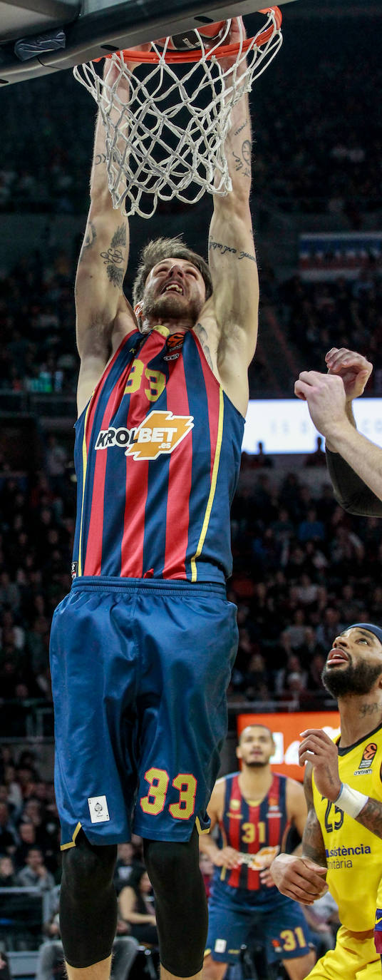 Fotos: Las mejores imágenes del Baskonia - Barcelona de Euroliga 2019