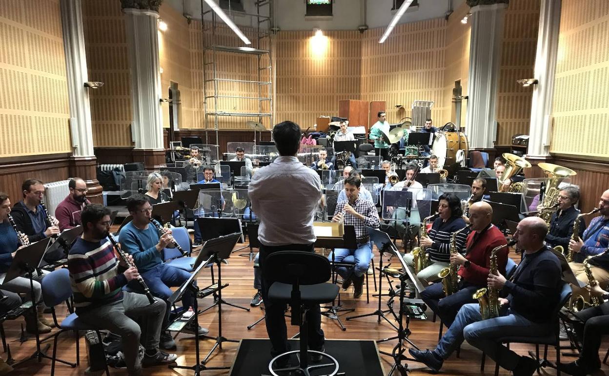 La banda durante un ensayo en el Conservatorio de Música.