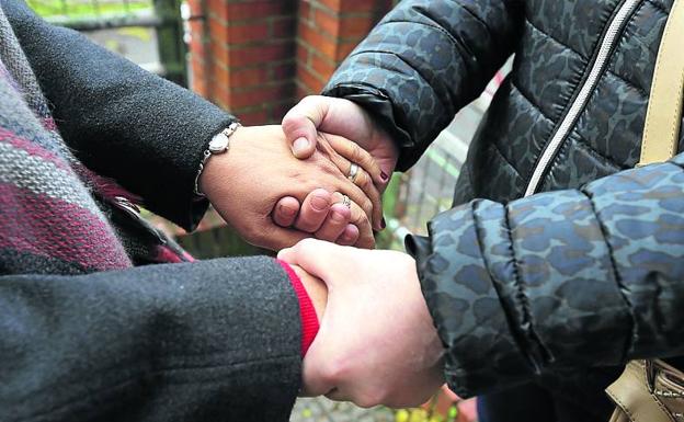 «Salí unos meses con un hombre 25 años mayor por no verme en la calle»