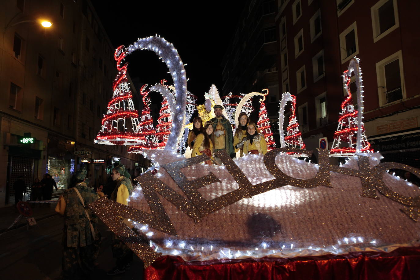 Fotos: La cabalgata de los Reyes en Vitoria, en imágenes