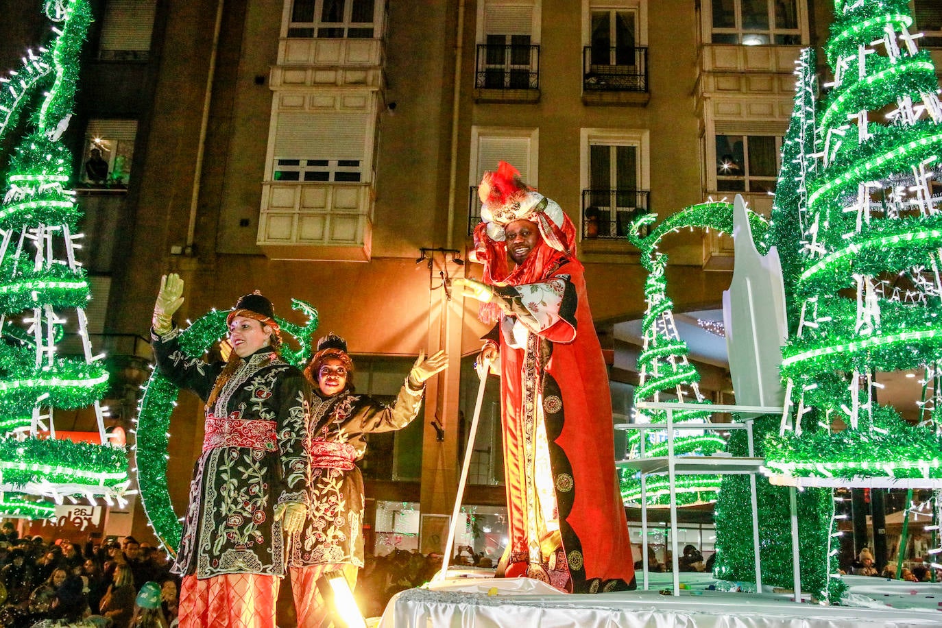 Fotos: La cabalgata de los Reyes en Vitoria, en imágenes