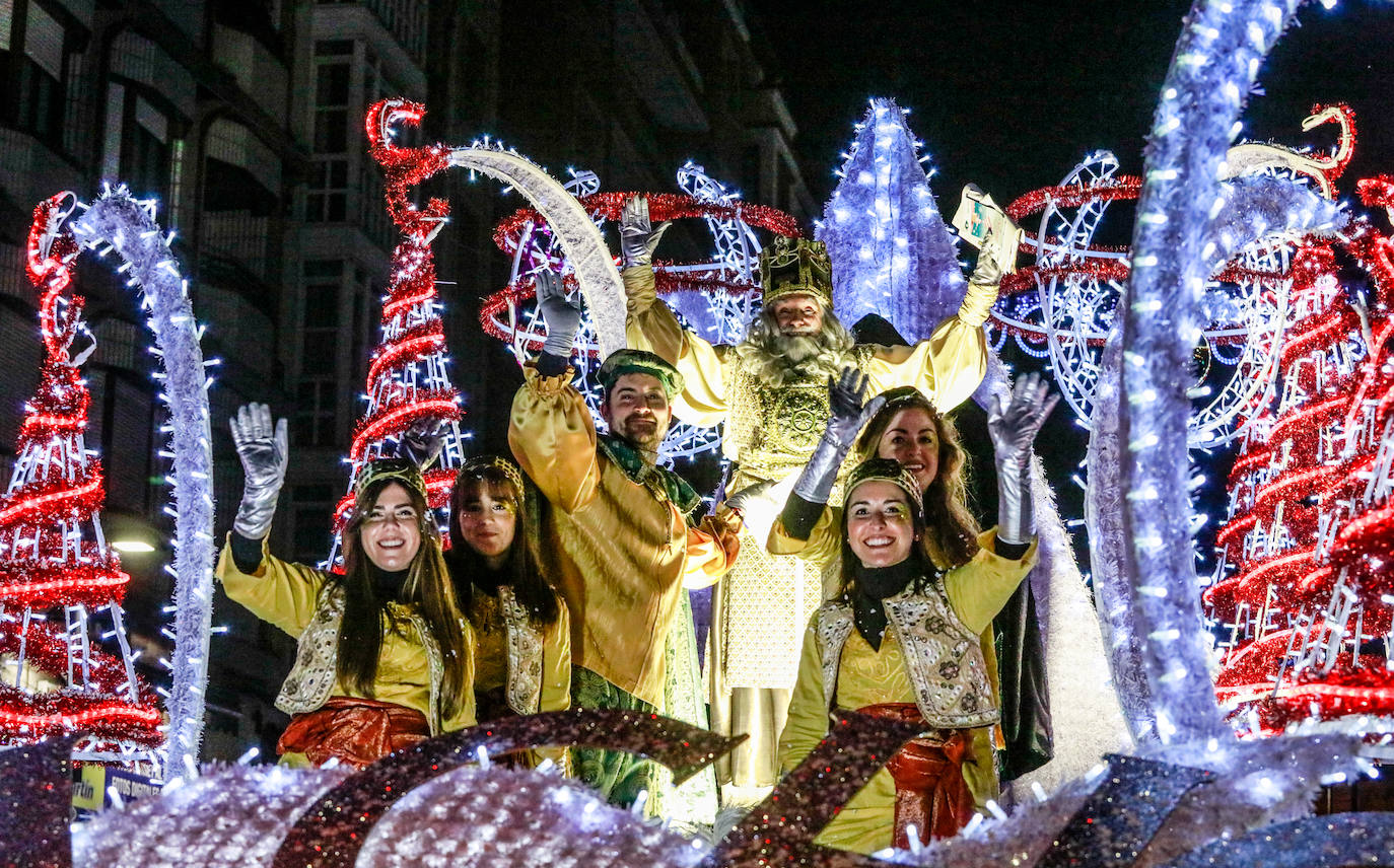 Fotos: La cabalgata de los Reyes en Vitoria, en imágenes