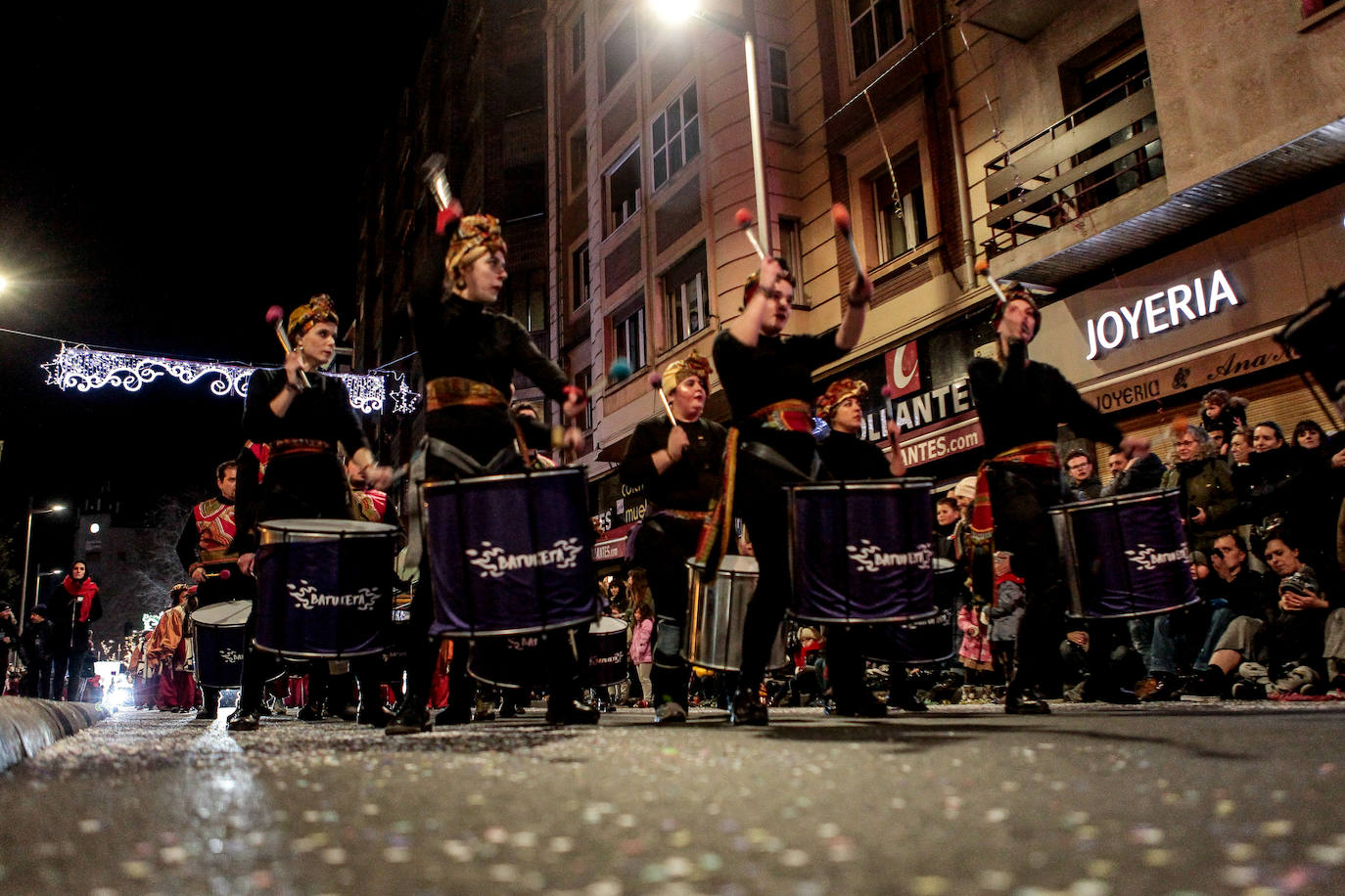 Fotos: La cabalgata de los Reyes en Vitoria, en imágenes