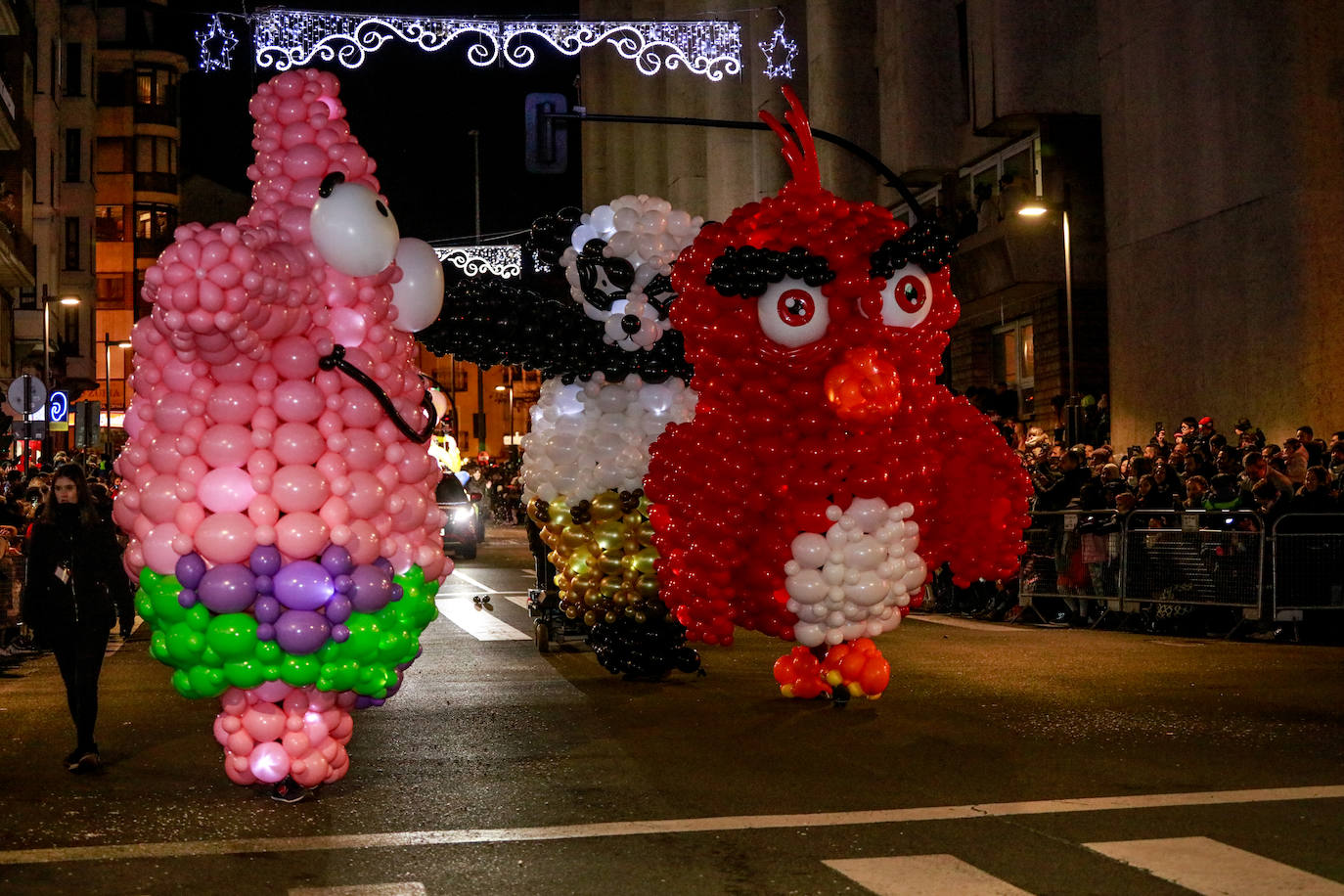 Fotos: La cabalgata de los Reyes en Vitoria, en imágenes