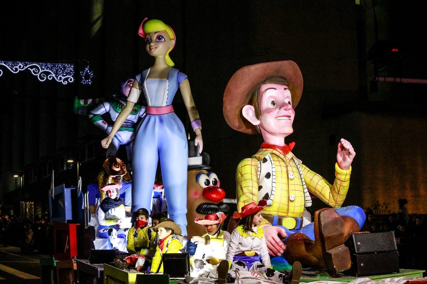 Fotos: La cabalgata de los Reyes en Vitoria, en imágenes