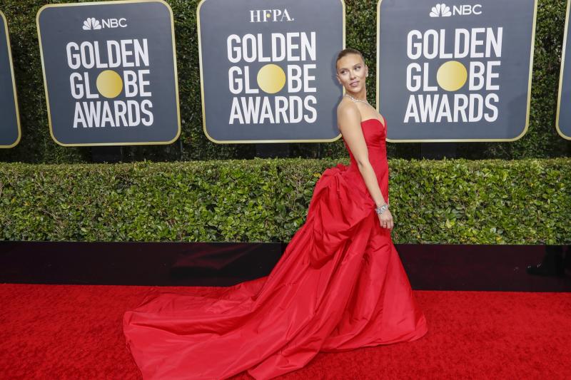 Scarlett Johansson se convirtió en una de las mejores vestidas de la noche con un impresionante vestido rojo