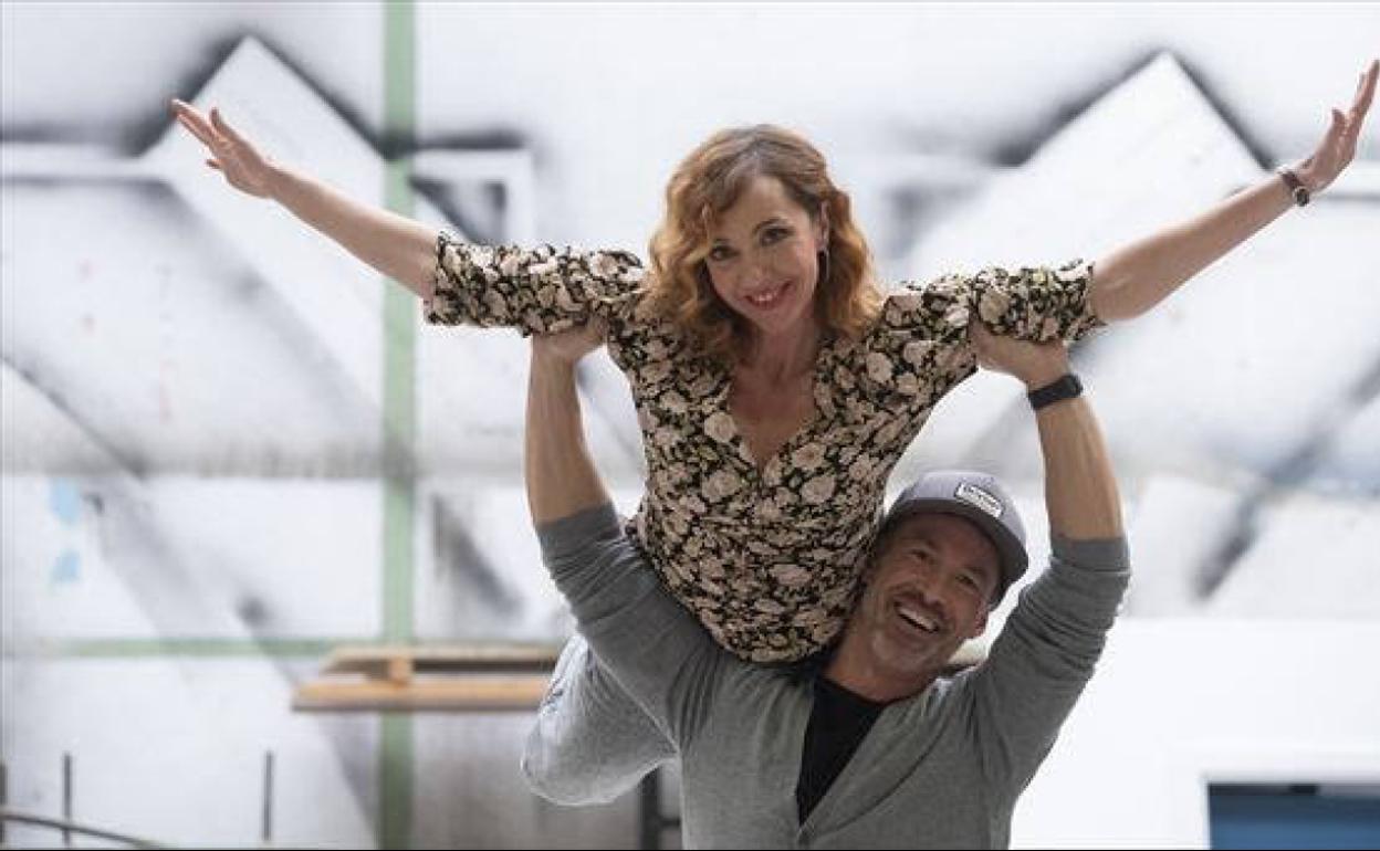 Itziar Alduntzin kazetariak aurkeztuko du saioa Gotzon Poza koreografoarekin batera. 