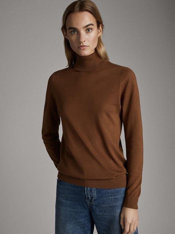 Jersey de ceuello alto, de Massimo Dutti.