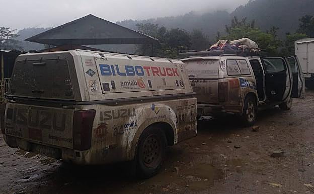 El vehículo que ha trasladadoel grueso del equipo llegó hace dos días a Katmandú tras recorrer 13.000 kilómetros.