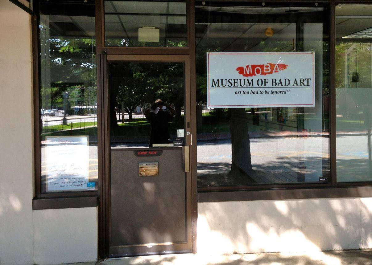 Museo del Arte Malo / Museum Of Bad Art (MOBA) (Massachussets, EE.UU.) | Aquí sólo encontrarás arte objetivamente malo. Y es que, este museo expone desde 1994 las creaciones más desastrosas realizadas en nombre del arte.