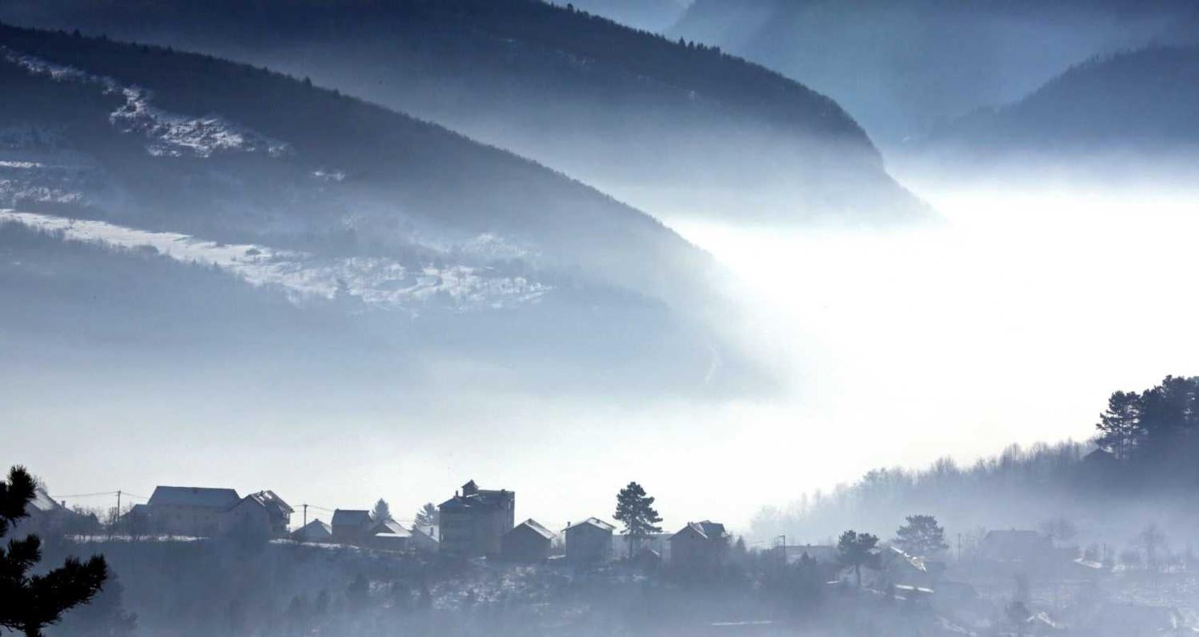 Alrededores de Sarajevo en Bosnia-Herzegovina cubierta por una espesa capa de contaminación